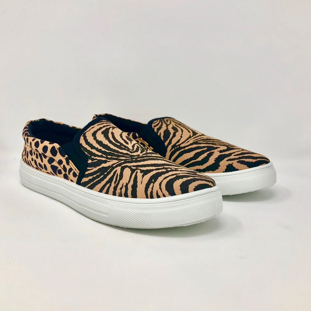 ❤️HP! Tiger & Leopard Sneakers - Picture 7 of 8